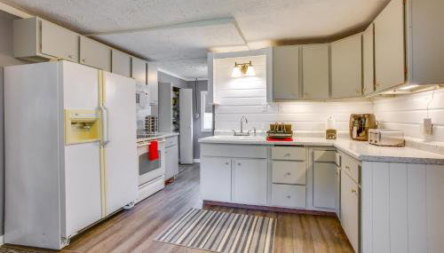 Charming Lake Ann Apartment - Walkable Location! - Foto 2