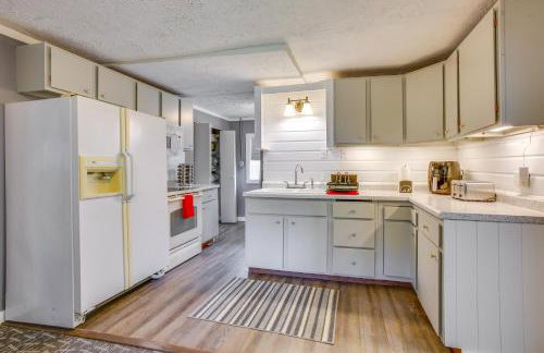 Charming Lake Ann Apartment - Walkable Location! - Foto 2