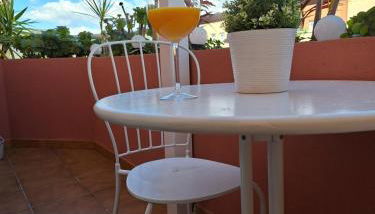 Ático fresco y luminoso con aparcamiento privado - Foto 4