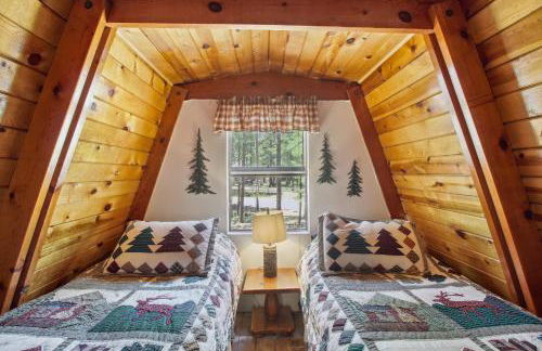 Near Trails Forest Lake Retreat with Backyard Oasis - Foto 23