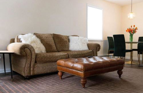 Private Classy 2nd Flr 3 Bed Apt Near Downtown - Foto 22