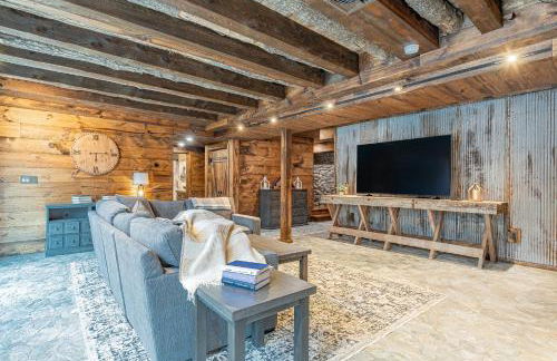 Modern Barn with Hot Tub, Game Room & Sleeps 14 - Foto 28