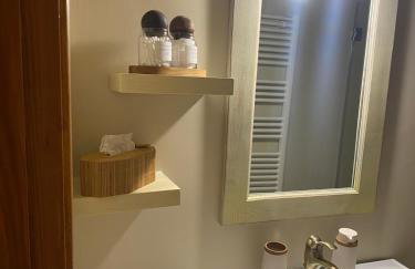 Cheerful 3 bedroom cottage with indoor fireplace - Foto 27