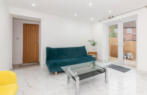 Charming Modern Home in Central Wokingham - Pass the Keys - Foto 10