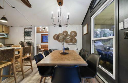 Evergreen Escape Hot Tub Firepit Resort Pool - Foto 13