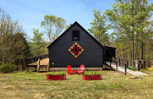 Vibrant Woodland Cabin Sanctuary near Great Cacapon River in West Virginia - Foto 1