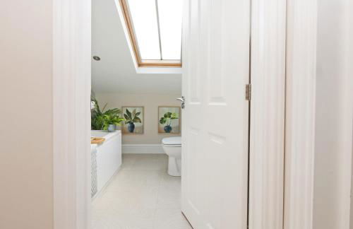 Apartment 11 Bluebridge with Free Parking - Photo 46