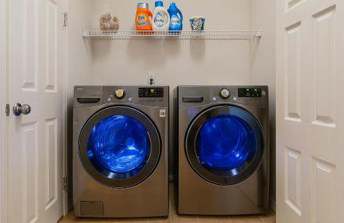 Entire house with Four Bedrooms, Hot Tub, BBQ, Private Backyard, FREE WiFi and Parking, near Seattle, EV - Foto 38