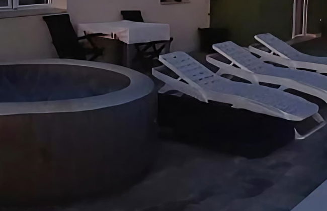 Villa Gariful - Sleeps 10 - Pool - Hottub - Petsok - Foto 16