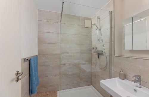 Rob's Flat - Moderne 3-Zimmer-Ferienwohnung mit Terrasse, 6 Schlafplätzen, 2 Min S-Bahn, Weil der Stadt bei Stuttgart - Foto 28