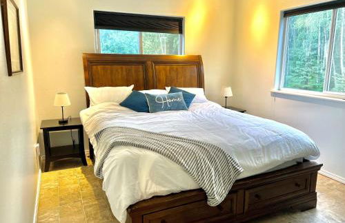 Newly Remodeled spacious units, minutes from mountains, inlet, downtown and airport - Photo 26