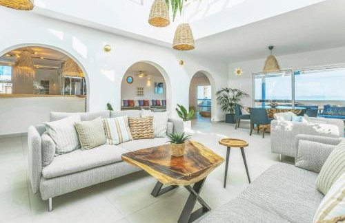 Boutique Beach Villa by Lanzarote Retreats - Private Pool - 1 min walk to Sea Pool - Photo 60