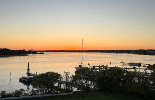 Dock and Water Access Charlestown Beach Escape! - Foto 38