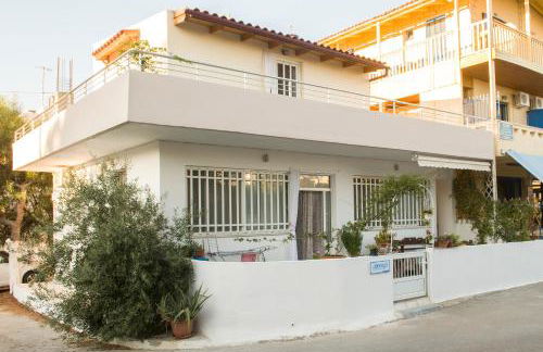 Johnny's Apartment - Photo 1