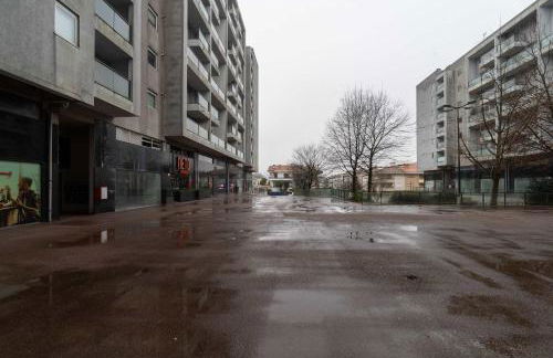 Modern Flat with Balcony & Garage by HostWise - Foto 36