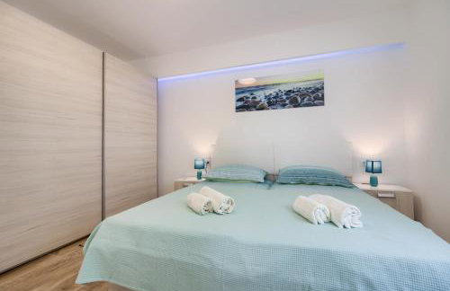 Luxury Villa with extra heated pool with hydromassage, biliard near town center and beach by WiiBuk - Foto 40