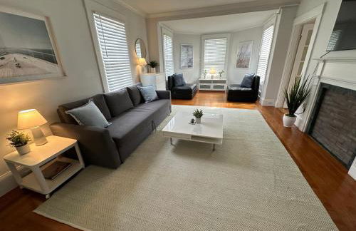 Charming Victorian Home Downtown Newport - Photo 12