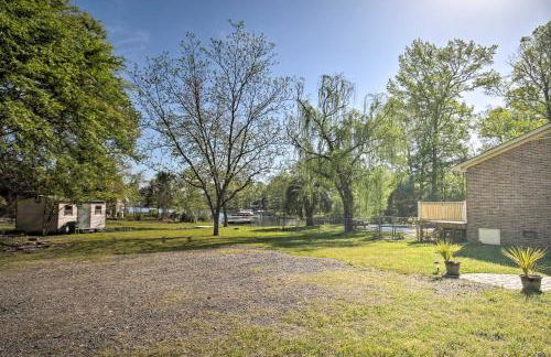 Lush Gilbert House with Outdoor Oasis on Lake Murray - Foto 26