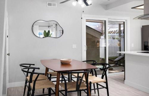 Lux Modern Pet Friendly | Pool | Hot Tub | Tennis - Photo 23