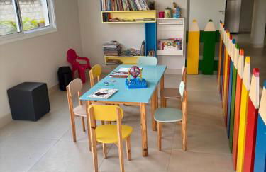 Studio Home Office Completo Cama Queen e Ar Condicionado Vista Panorâmica - Foto 39