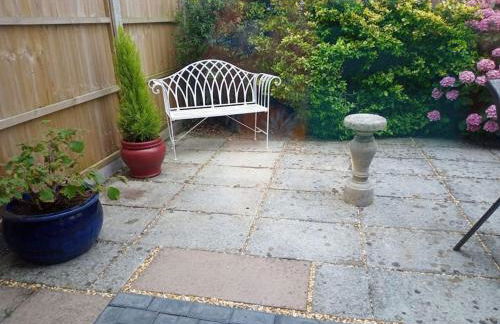 Ludlow Mews Town House with Free parking - Photo 24