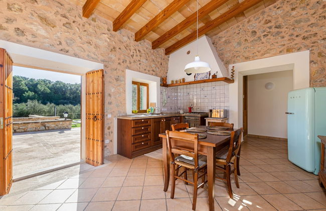 Charming Villa With Private Pool - Photo 11