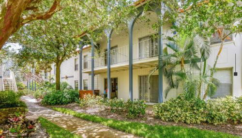 Contemporary 2BR Stay - Pool and Gym and Grill Area - Photo 5