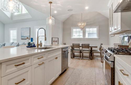 2 Mi to Public Beach! Cape Cod Gem with Fire Pit - Foto 8