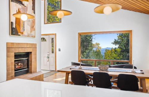 Nestled Inn Vacation Home Rental Evergreen - Trails, Views, Hot Tub, Skiing! - Foto 10