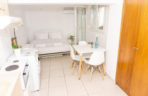 Dimitra's cosy studio in old town with backyard - Foto 5