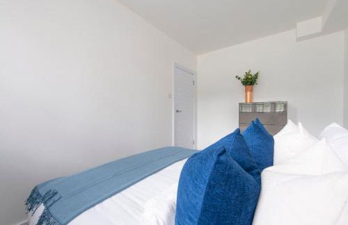 Modern 2BR Flat with 3 Beds Urban Getaway - Cherry - Foto 7