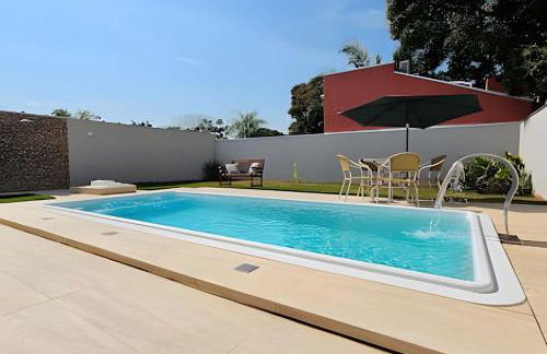 Casa ampla e confortável. Piscina e churrasqueira. - Foto 4