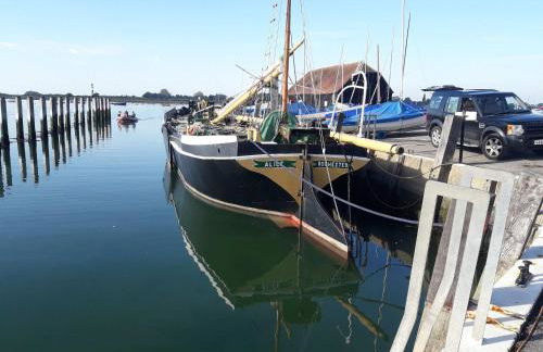 Spacious 4-Bed Near City & Sea - Foto 47