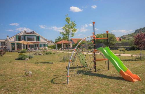 Luxury villa with a swimming pool Vrpolje, Sibenik - 21843 - Photo 7