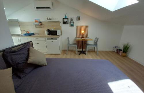 Studio Proche Centre ville avec Place de Stationnement - Foto 8