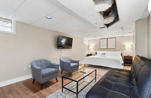 Inviting 4BR2BA in Oakley with 2 Park Spots & Lg Deck - Foto 9