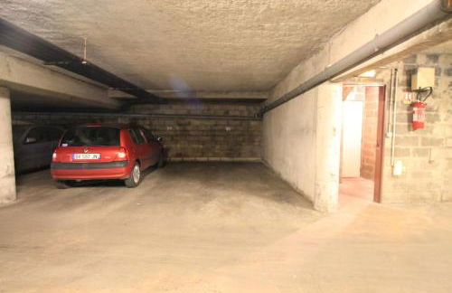 L'Oasis - Duplex - Parking Privé Gratuit - Terrasse Privée - 10mn RERD-T12 - 2 bedrooms - De 1 à 6 personnes - Shopping Mall - Primark - Piscine - Patinoire - Théâtre - Cinéma - Bibliothèque - Foto 6