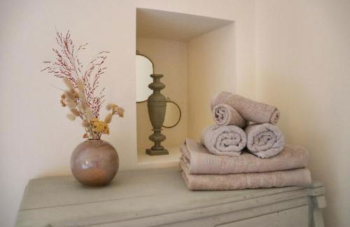 La Grande Bourgade-Authentique Maison en Pierre avec Terrasse Climatisation au Cœur d'Uzès - Foto 26