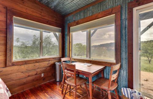 Rustic Eco-Cabin Llano River Getaway on 68 Acres! - Foto 13