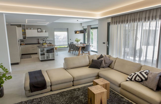 Spacious Villa With Private Pool and Jacuzzi in Porec - Foto 12