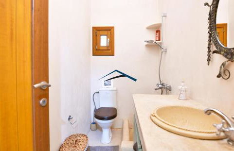 The Charming Waterfront Retreat, with a swimming pool & direct access to the sea, ideal for large families, or a group of friends - Foto 50