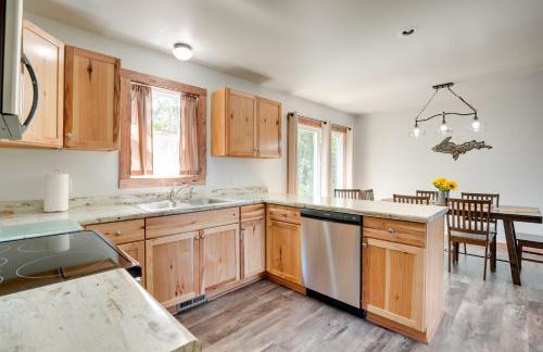 Wooded Hancock Home Near Ski and Snowmobile Trails! - Foto 11