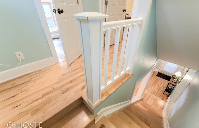 Perfect Cottage Downtown Great Patio! - Photo 2