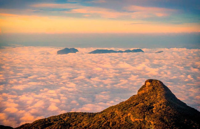 Ruta privada de trekking por el Pico de Adán - Foto 3