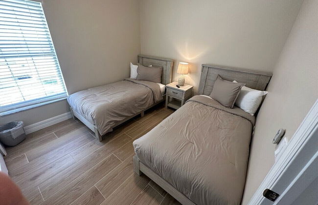 Completely Updated Villa, Private Pool, Beautiful! - Photo 2