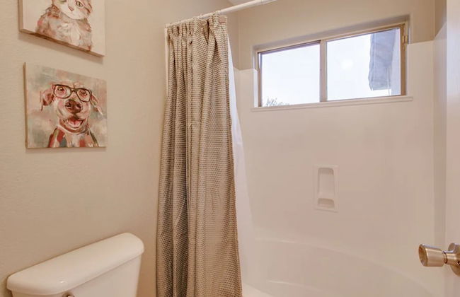 Massive 5 Bdrm Getaway W/pool, Hot Tub, Game Room! - Photo 34