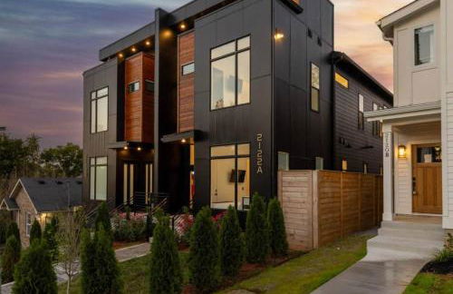 Luxurious 4bd home sleeps 12 minutes to downtown with parking - Foto 47