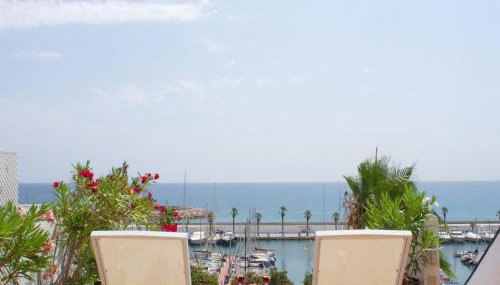 Stunning sea views over marina with swimming pool - Foto 2, sunbed