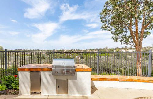 Spacious Luxury home in Gated Community with Resort Pool & Scenic Views - Photo 60