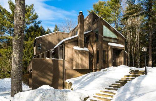 Resort-Style Community! Quechee Chalet with Deck - Foto 39